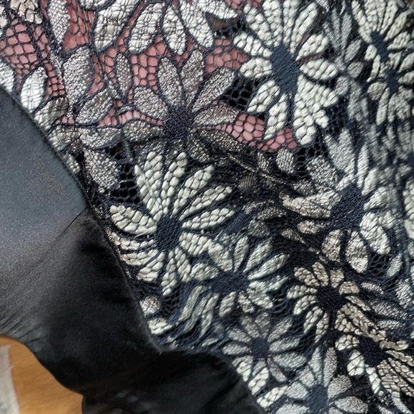 MARC by MARC JACOBS black multi daisy floral lace dress. Size 4 - Picture 13 of 16